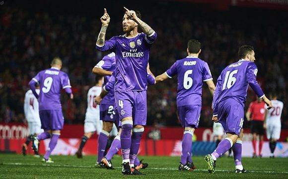 ergio Ramos celebra el segundo gol del Real Madrid CF con sus compañeros. Foto: Aitor Alcalde/ Getty Images.