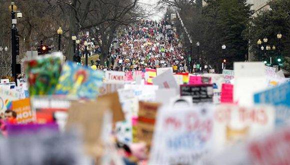 La Marcha de las Mujeres convoca a miles de personas contra Donald Trump en Washington. Foto: AP.