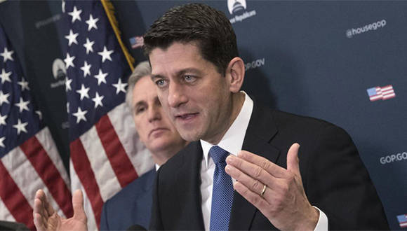 El presidente del Senado, el republicano Paul Ryan durante la rueda de prensa posterior a la votación. Foto: AP.