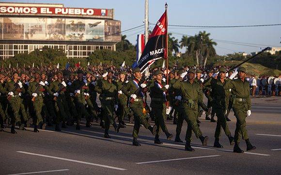 Revista Militar y Marcha del Pueblo Combatiente hoy 2 de enero de 2017 en La Habana, Cuba. Foto: Ladyrene Pérez/ Cubadebate.