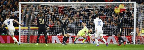 El gol de Toni Kroos puso el juego 2-1. Foto: J.P. Gandúl/ EFE.