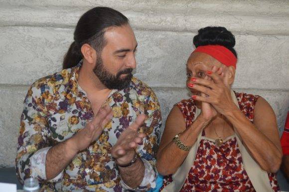 Alaín Pérez y Omara Portuondo en la presentación del disco Raíz. Foto: Marianela Dufflar / Cubadebate
