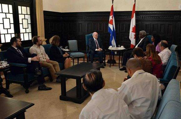 Esteban Lazo, presidente de la Asamblea Nacional del Poder Popular, recibió a George Furey, presidente del Senado canadiense en el Capitolio de La Habana. Foto: ACN/ Tony Hernández.
