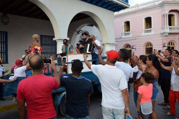 La popular cantante Haila María Mompié graba en Santiago de Cuba su nuevo videoclip. VDC FOTO/Luis Ernesto Ruiz Martínez.