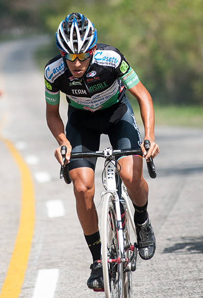 Cristian Pérez, de Matanzas, pedalea escapada del pelotón durante la 10ma etapa Matanzas-Artemisa (166 km) del IV Clásico Nacional de Ciclismo de ruta, el viernes 24 de febrero de 2017. FOTO de Calixto N. Llanes/Juventud Rebelde (CUBA)