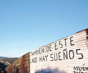 muro-campo-de-refugiados-eeuu-mexico