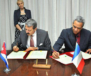 Cuba y Francia suscriben convenio de cooperación científica. Foto: Jorge Luis González