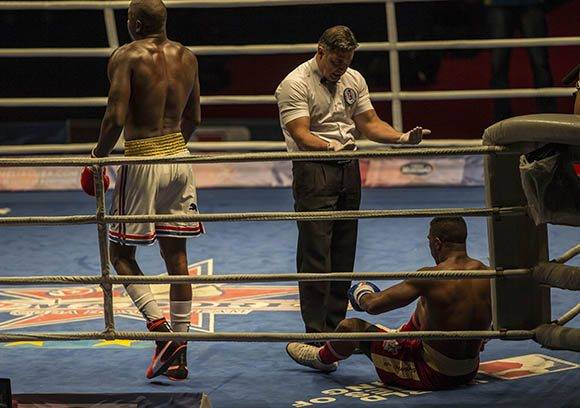 El 91 kg Erisalandy Savón dio KO a Ronald González. Foto: Ismael Francisco/ Cubadebate.