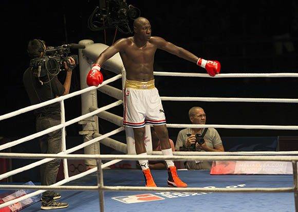 El 91 kg Erisalandy Savón dio KO a Ronald González. Foto: Ismael Francisco/ Cubadebate.
