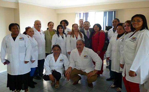 Médicos cubanos en Ecuador ratifican su compromiso con la Revolución Ciudadana. Foto tomada de Prensa Latina.