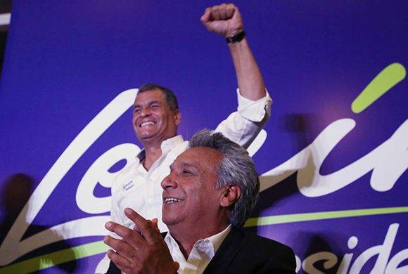 Lenín Moreno y Rafael Correa celebran la victoria de Alianza País en las elecciones de Ecuador. Foto: Reuters.