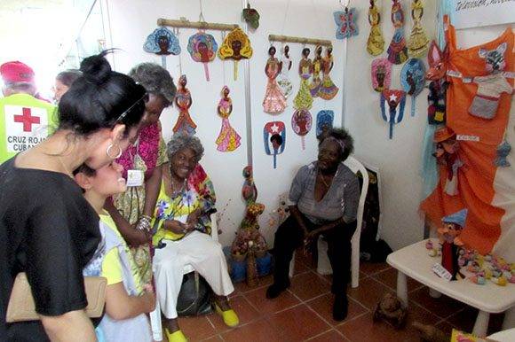 El proyecto “La Muñeca negra” exhibe una colección de obras con la técnica del papier maché. Foto: Cinthya García Casañas/ Cubadebate.