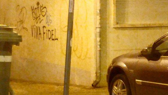 ¡Viva Fidel! en Lisboa. Foto: Tomada del Facebook de Johana Tablada. 
