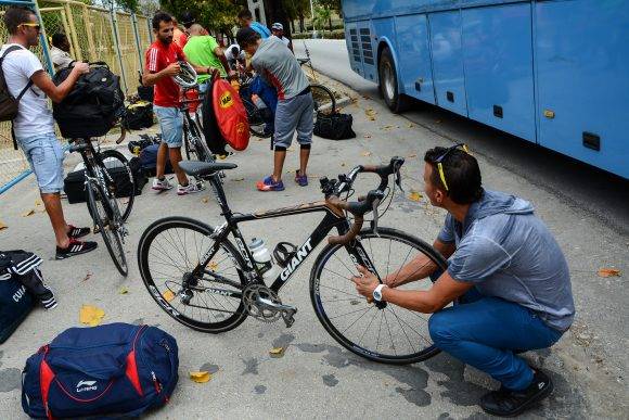 Ciclistas arriban a la ciudad de Guantánamo para competir en el IV Clásico Nacional de Ciclismo de ruta, el domingo 12 de febrero de 2017. FOTO de Calixto N. Llanes/Juventud Rebelde (CUBA)
