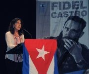 La socióloga Angeles Diez habló en el homenaje. Foto: Página de Facebook del Embajador de Cuba en España
