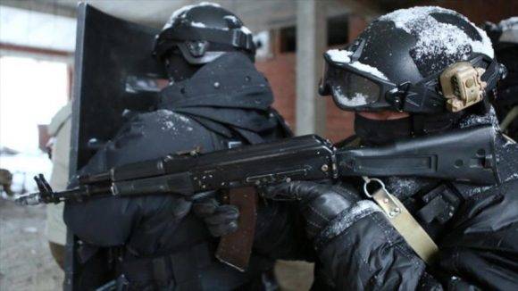 Dos agentes de la Guardia Nacional de Rusia, también conocida como Rosgvardia. Foto tomada de HispanTV.