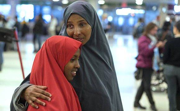 Dos mujeres somalíes en el aeropuerto de Nueva York, la semana pasada. Foto: Craig Ruttle/ AP.
