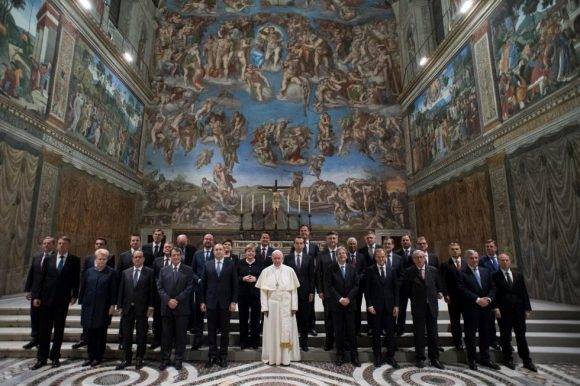 El papa Francisco junto a los líderes europeos. Foto: Reuters.
