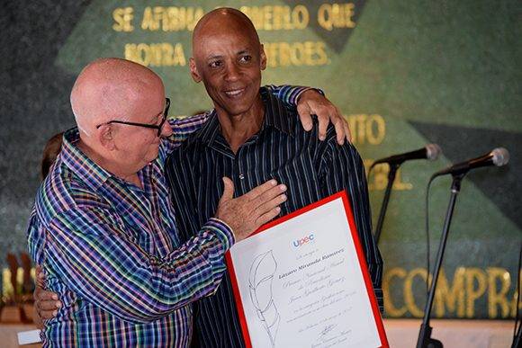 Lázaro Miranda (Laz) fue el galardonado en Gráfica. Foto: Cinthya García Casañas/ Cubadebate.