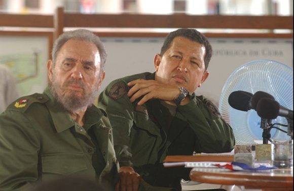 Fidel Castro y Hugo Chávez Frías, en la edición 231 del programa "Aló, Presidente", 21 de agosto de 2005. Foto tomada de Fidel Soldado de las Ideas