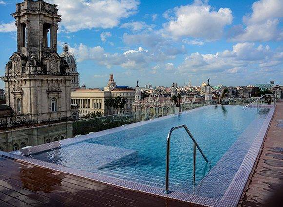 Vista de la piscina del Gran Hotel Manzana Kempinski La Habana, situado en el casco histórico de esa ciudad y próximo a inaugurarse. Cuba, 10 de marzo de 2017. ACN FOTOS/Abel PADRÓN PADILLA/sdl