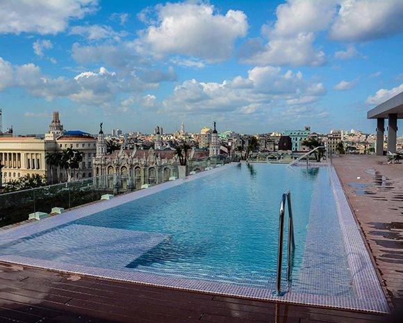 Vista de la piscina del Gran Hotel Manzana Kempinski La Habana, situado en el casco histórico de esa ciudad y próximo a inaugurarse. Cuba, 10 de marzo de 2017. ACN FOTOS/Abel PADRÓN PADILLA/sdl