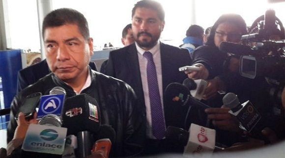 canciller_boliviano_despide_en_el_aeropuerto_a_familiares_de_detenidos