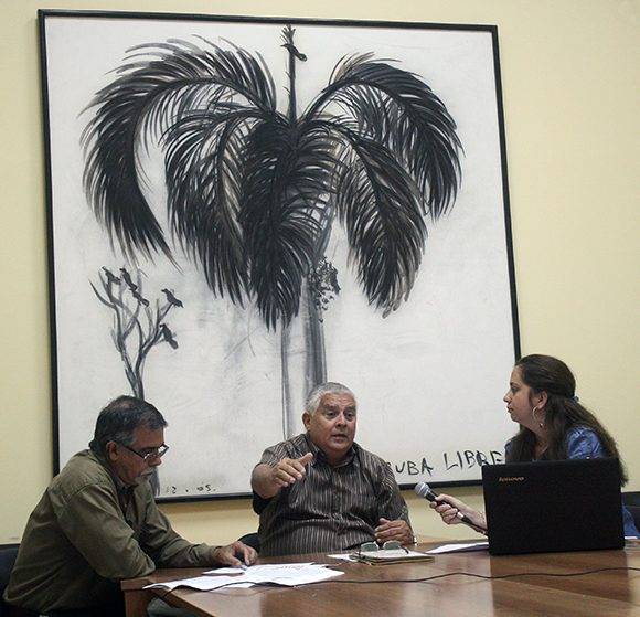 Daniel Rafuls Pineda y José Luis Toledo Santander durante la grabación del podcast de Cubadebate. Foto: José Raúl Concepción/ Cubadebate.