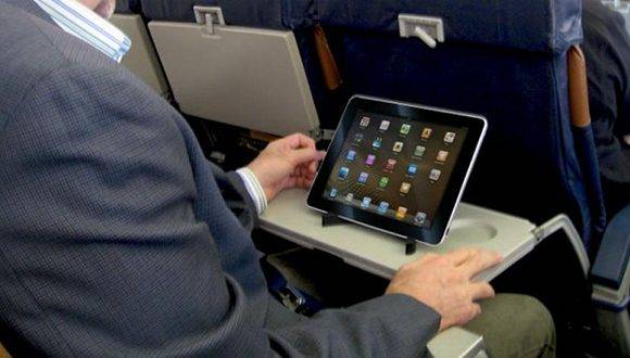 Las autoridades estadounidenses anunciaron este martes la prohibición de computadores portátiles y tabletas en la cabina de los vuelos de nueve compañías aéreas procedentes de ocho países de Oriente Medio. Foto: Archivo.