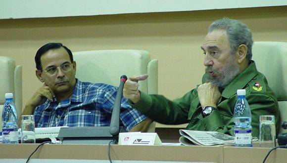 Fidel durante el VI Pleno del Comité Nacional de la Unión de Periodistas de Cuba (UPEC), 24 de marzo de 2003. Foto: Sitio Fidel Soldado de las Ideas.