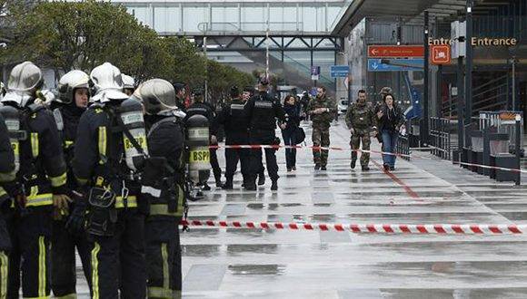 El gobierno francés anunció la apertura de una investigación por terrorismo. Foto: AP.
