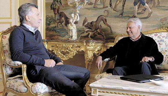 Mauricio Macri y Felipe González se reunieron durante la reciente visita del Presidente argentino a España. Foto: Página 12.
