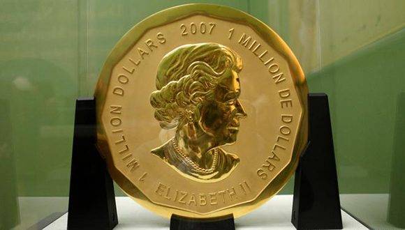 La mayor moneda de oro del mundo, una pieza de 100 kilos y un valor nominal de un millón de dólares (926.000 euros), del Museo Bode de Berlín. Foto: DPA.