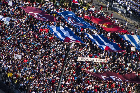 La juventud cubana encabezó la marcha. Foto: L Eduardo Domínguez/ Cubadebate.