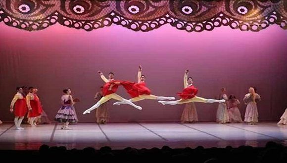 El virtuosismo técnico, la estilizada potencia, el histrionismo sin exagerar caracterizan las presentaciones del Ballet Nacional de Cuba