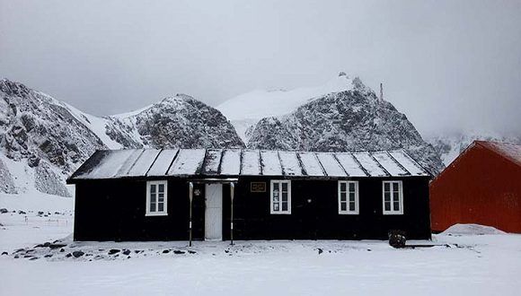 La Casa Moneta, es la primera construcción arquitectónica argentina en la Antártida. Foto: Tomada de Prensa Latina