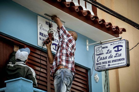 Vida cotidiana en Gibara, ciudad costera al norte de la provincia de Holguín, Cuba, el 12 de abril de 2017, que se insertará como nuevo destino turístico de la Feria Internacional de Turismo FITCuba 2017. ACN FOTO/Juan Pablo CARRERAS/ogm