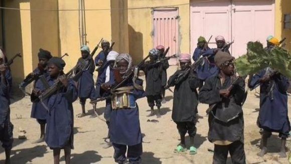 Boko Haram llegó a publicar esta imagen donde se observa un entrenamiento a los niños. Foto tomada de El Periódico.