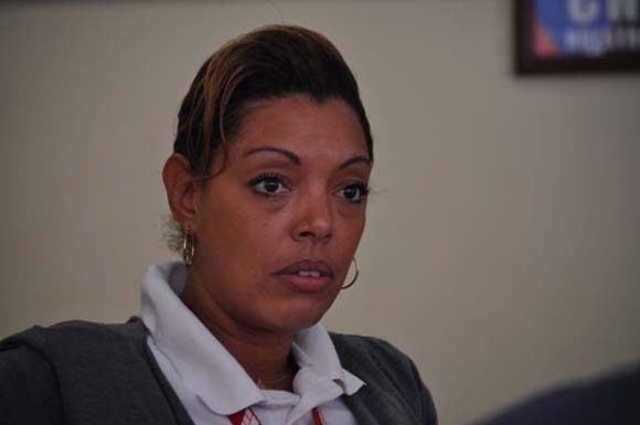 Yoanka Acosta, comercial de la empresa Cubana de Aviación. Foto: Elder Leyva/ Periódico Ahora.