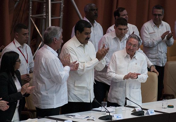 Preside Raúl Castro acto de solidaridad con Venezuela. Foto: Ladyrene Pérez/ Cubadebate.