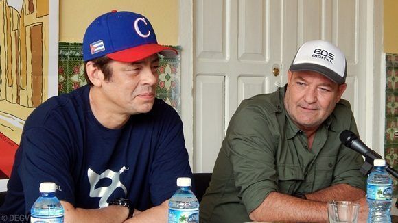 El actor Benicio del Toro junto a su colega Jorge Perrugoría. Foto: Danier Ernesto González.