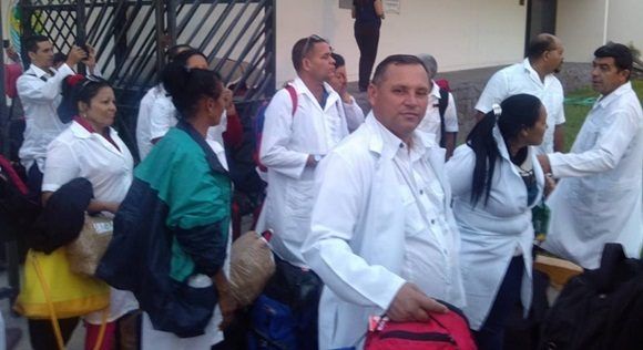 Médicos cubanos en Perú enfrentan compleja situación tras lluvias.