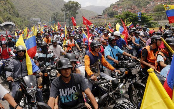 Motorizados revolucionarios salieron desde Caricuao en caravana en defensa de la soberanía del país / AVN