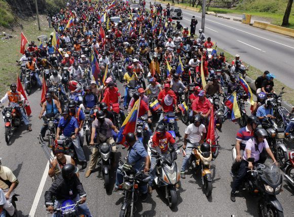 Motorizados revolucionarios salieron desde Caricuao en caravana en defensa de la soberanía del país / AVN