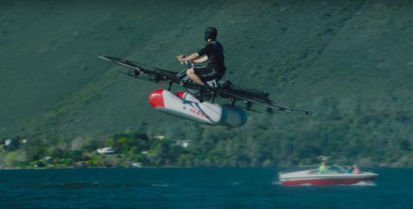 El co-fundador de Google, Larry Page, desea lanzar al mercado esta especie de "dron gigante" a finales de año.  Foto: Kitty Hawk/ Youtube.