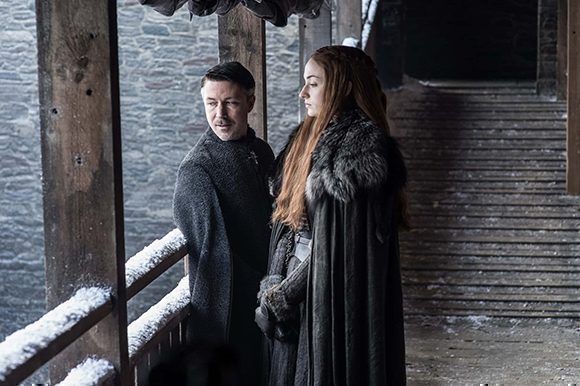 ¿Qué estará confabulando Petyr "Meñique" Baelish, junto a la redimida Sansa Stark? Foto: HBO.