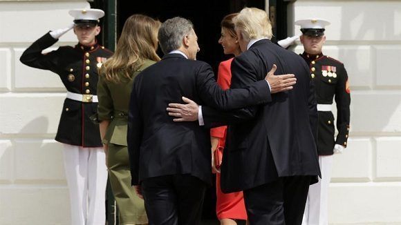 El presidente estadounidense junto a su homólogo argentino Mauricio Macri. Foto: Reuters.
