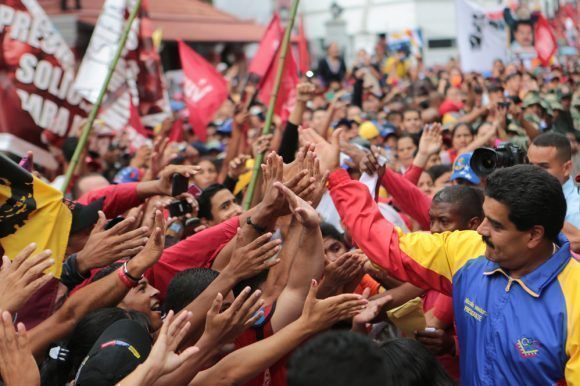 Nicolás Maduro junto al pueblo venezolano