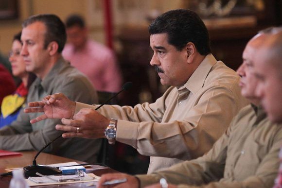 Maduro afirmó en televisión: "habrá paz con revolución, sino no habrá paz, ni en Venezuela ni en América Latina". Foto: AFP.