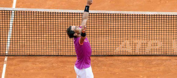 Rafa Nadal celebra su décmia victoria en Montecarlo. Foto: valery Hache/ AFP.